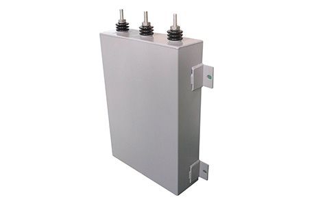電容器的容量大小與什么有關(guān)？為什么？