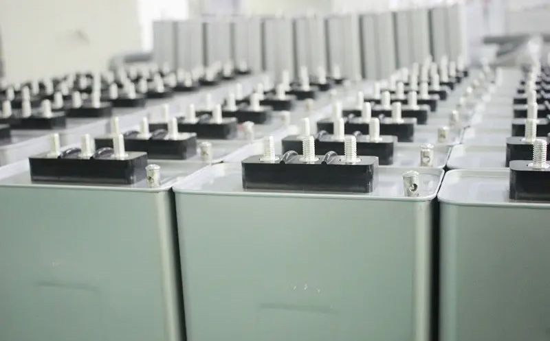 電力電容器組接線應遵循哪些原則？